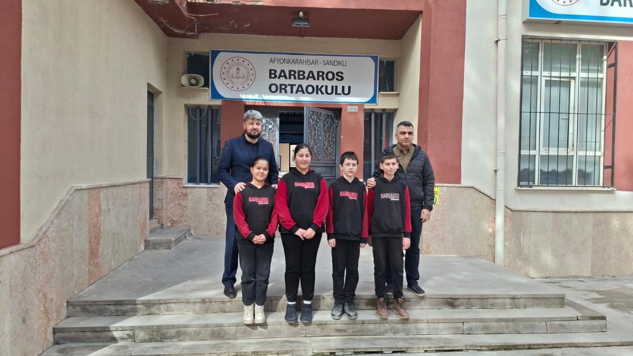 Öğrenciler Zimem Geleneğini Yaşattı: 150 Bin Lirayla Bakkal Borçlarını Kapattılar