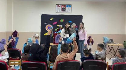 Öğrencilerin elinden çıkan bereler minik öğrencilere ulaştı