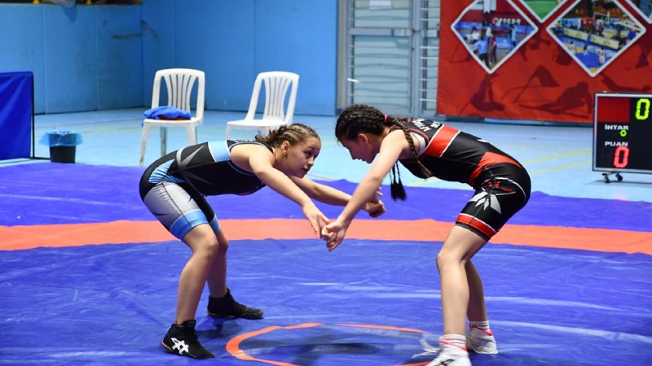 Okul Sporları Gençler Serbest Güreş Müsabakaları Sona Erdi