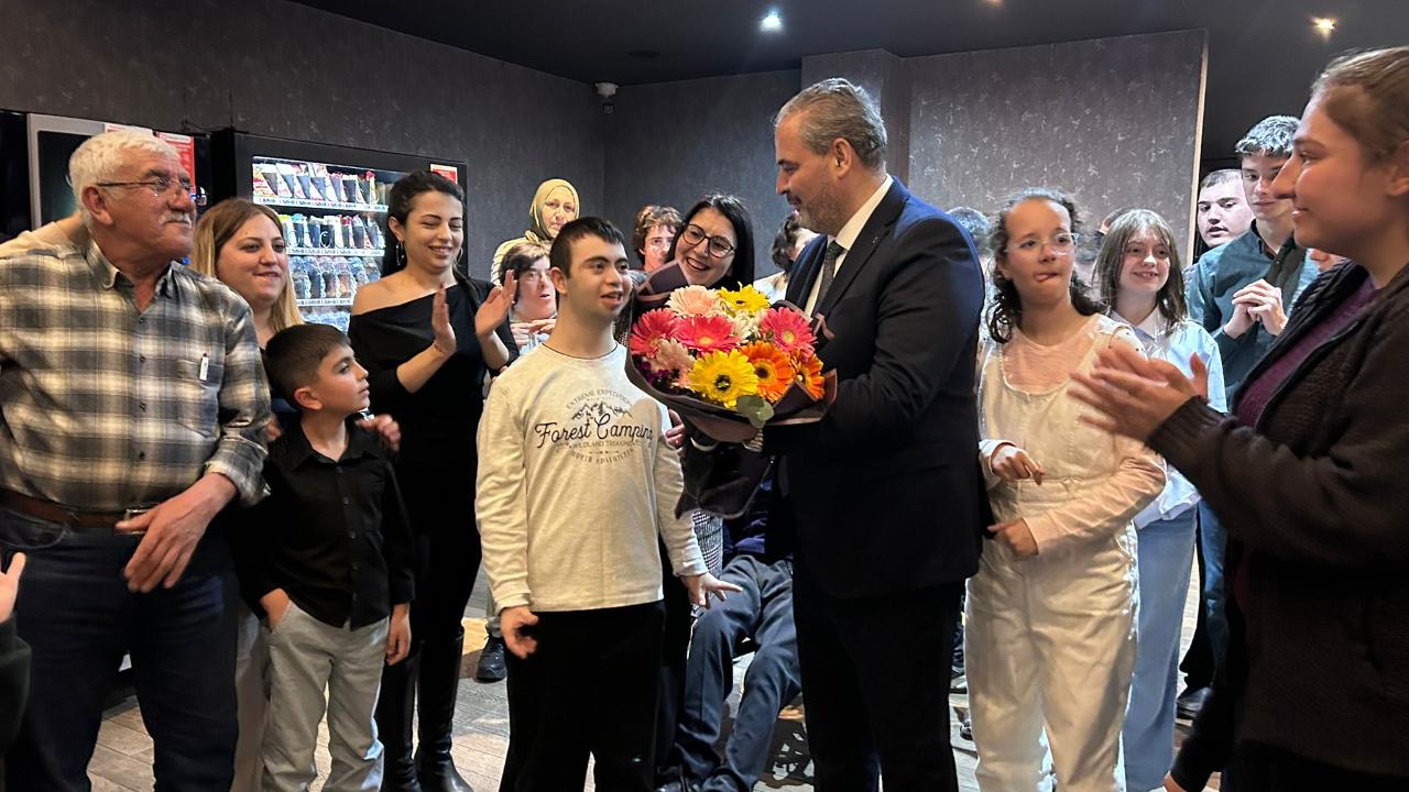 Otizmli Çocuklardan Rektör Aslan’a Tıp Bayramı Sürprizi