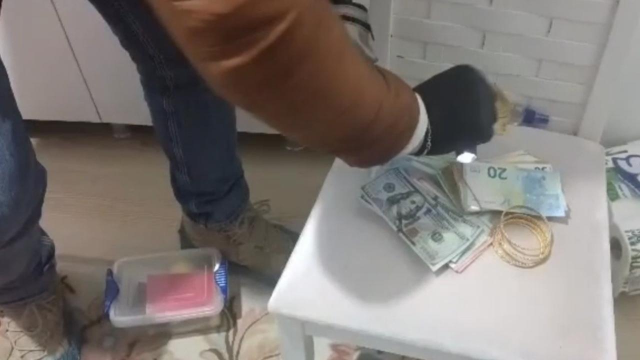 Polis, 'Rüşvet Dolarları'nı Ele Geçirdi