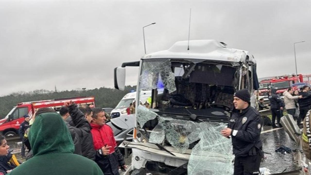 Polis Servisi Kaza Yaptı: 1 Şehit, 16 Yaralı