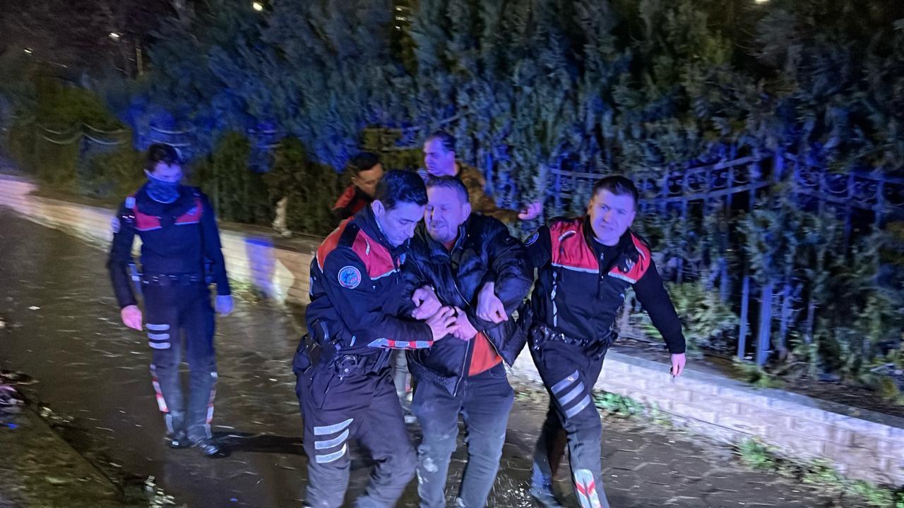 Polisten Kaçıp Yakalandı, Alkolmetreyi Üflemeyi De Reddedince Şok Ceza Kesildi