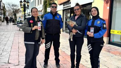 Afyonkarahisar İl Emniyet Müdürlüğü, AVM’lerde KADES Bilgilendirmesi Yaptı