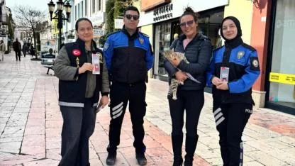 Afyonkarahisar İl Emniyet Müdürlüğü, AVM’lerde KADES Bilgilendirmesi Yaptı