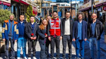 CHP Afyonkarahisar Gençlik Kolları’ndan 8 Mart’ta Kadınlara Karanfil