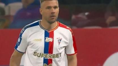 Podolski Sahaya Girdi, 2 Dakikada Kırmızı Kart Görüp Oyun Dışı Kaldı