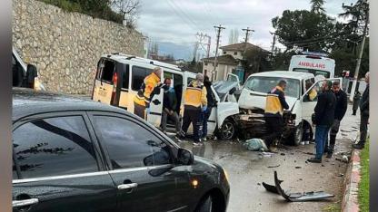 Bursa’da Bayram Arifesinde Korkutan Kaza: İki Otomobil Çarpıştı, 7 Kişi Yaralandı!