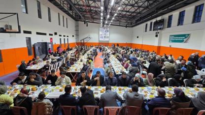 Bolvadin’de Mahalle İftarı 1000 Kişi Aynı Sofrada Buluştu