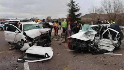 Nevşehir’de Zincirleme Kaza: Baba ve Oğlu Hayatını Kaybetti: 7 Yaralı!