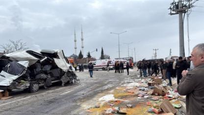 6 araç zincirleme kazada birbirine girdi: 19 kişi yaralandı