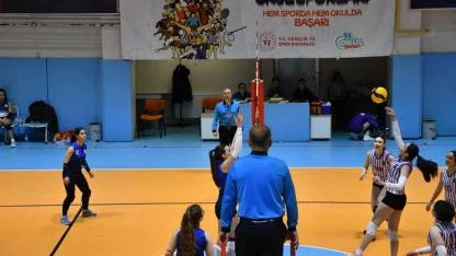 Afyonkarahisar’da Yıldız Kızlar Voleybol Şampiyonası Sona Erdi