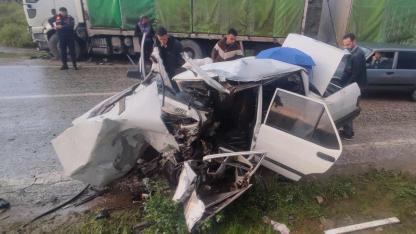 Manisa’da Feci Kaza: Otomobil ile Tır Çarpıştı, 1’i Ağır 3 Yaralı