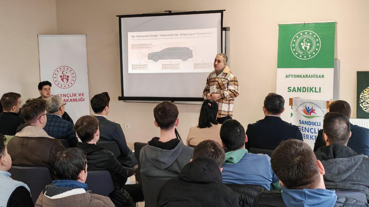 Prof. Dr. Ergün Sandıklı Gençlik Merkezi’nde Öğrencileri Bilgilendirdi