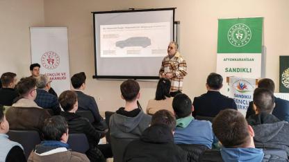 Prof. Dr. Ergün Sandıklı Gençlik Merkezi’nde Öğrencileri Bilgilendirdi