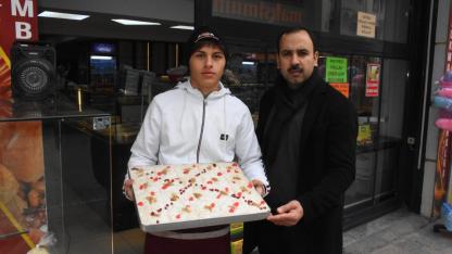 Şampiyon Muaythai Sporcusu Harçlığını Baklavacı Çalışarak Kazanıyor