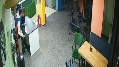 Sandıklı'da İnternet Kafede Bıçaklanan Genç Yaşam Savaşı Veriyor