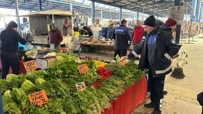 Sandıklı’da Zabıta Ekipleri Etiketleri Tek Tek Kontrol Etti