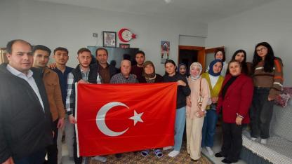 Şehit Ailesini Ziyaret Ederek Dua Aldılar, Şehitliğe Gidip Dua Ettiler