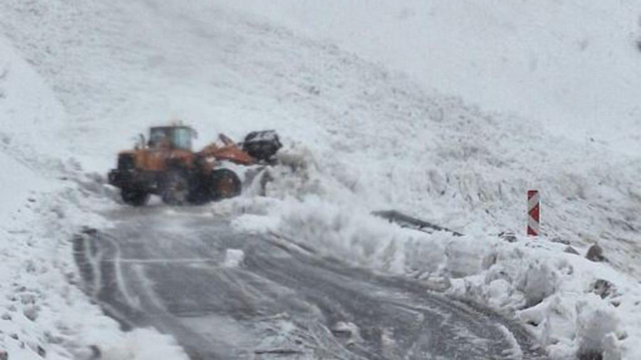 Şırnak’ta Çığ Düştü 40 Yolcu Mahsur