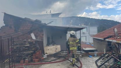 Tek Katlı Evde Çıkan Yangın Korkuttu