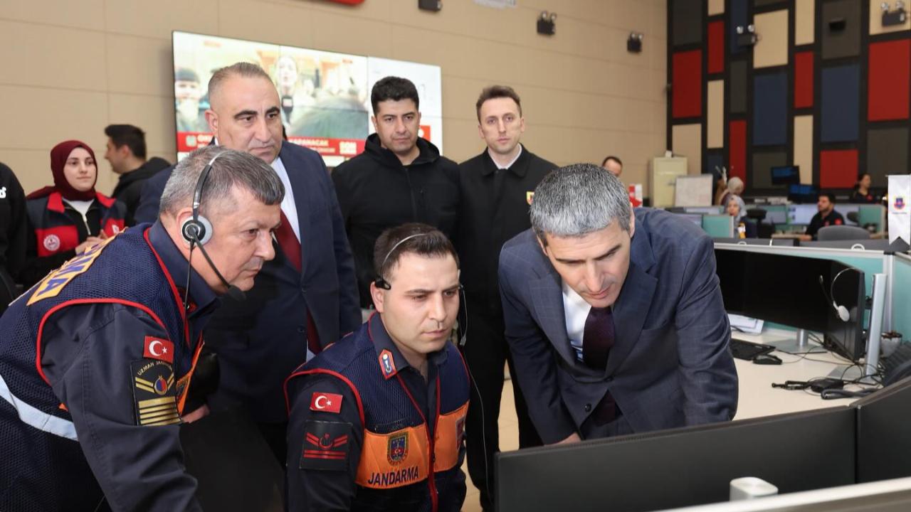 Vali Aktaş 112 Acil Çağrı Merkezi’nde İncelemelerde Bulundu