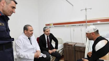 Vali Aktaş, AFSÜ'de Tedavi Gören Uzman Çavuş Güner'i Ziyaret Etti