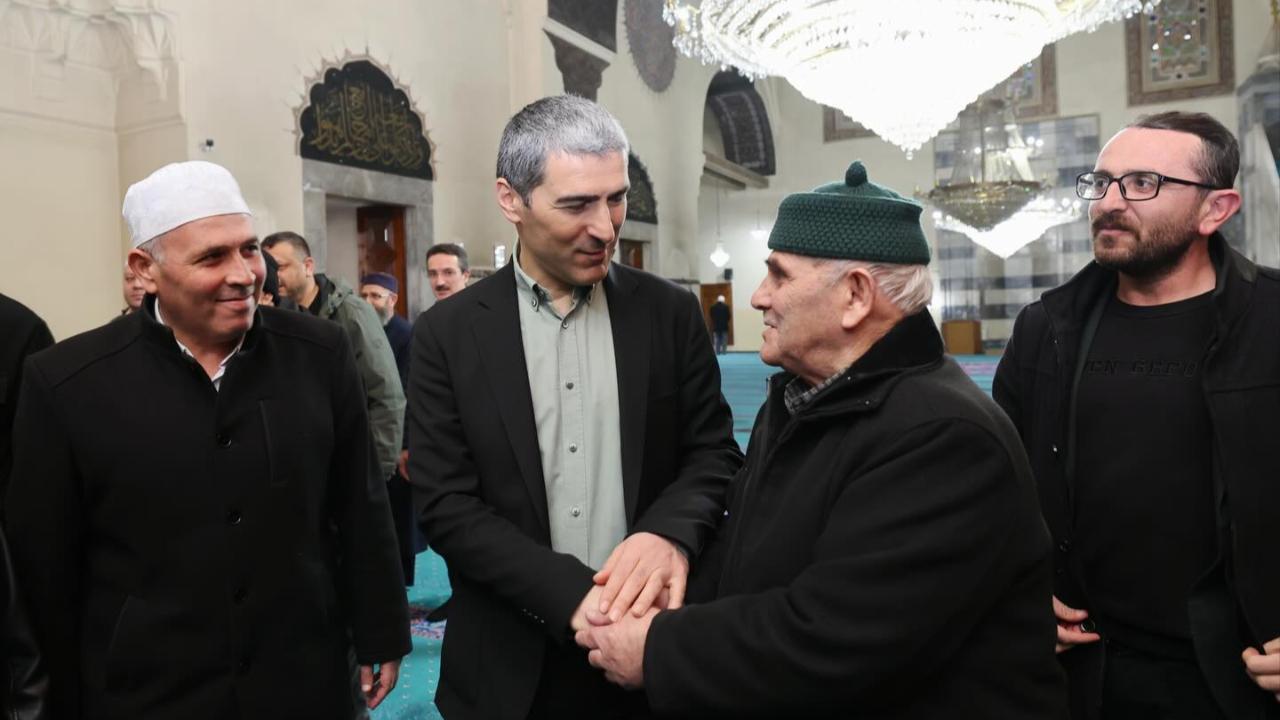 Vali Aktaş Bayram Namazının Ardından Vatandaşlarla Bayramlaştı