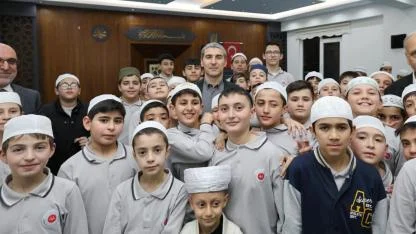 Vali Aktaş, Hafızlık Eğitimi Alan Öğrencilerle Aynı Sofrada İftar Yaptı