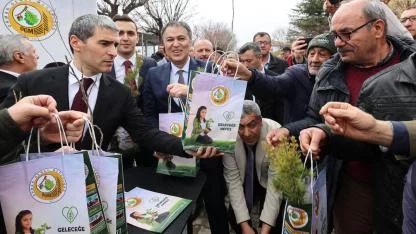 Vali Aktaş Sultandağı’nda Üreticilerle Buluştu: 17 Bin Tuzak, 2 Bin Fidan Dağıtıldı