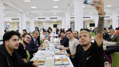 Vali Aktaş, Üniversite Öğrencileriyle İftarda Buluştu