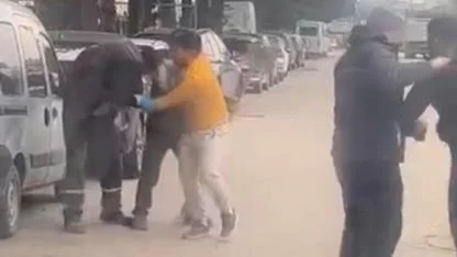 Yol Ortasında Yumruklu Kavga!