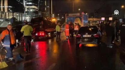 Zincirleme Kazaya 8 araç Karıştı 4 Yaralı