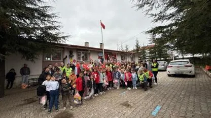 272 PMS Afyon Motosiklet Derneği’nden Çocuklara Bayram Hediyesi