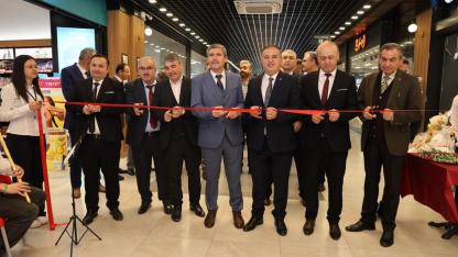 Afyon Dinar’da Genç Yetenekler Sahneye Çıktı: Sanat Sergisine Yoğun İlgi