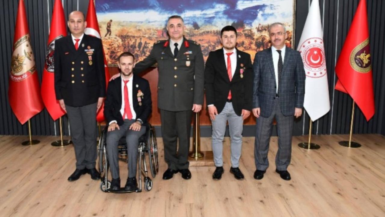 Afyon’da 2 Gaziye “Malul Gazi” Rozeti Takıldı