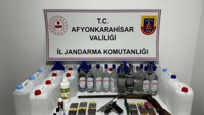 Afyon’da 93 Litre Sahte Alkol ve Ruhsatsız Silahlar Ele Geçirildi