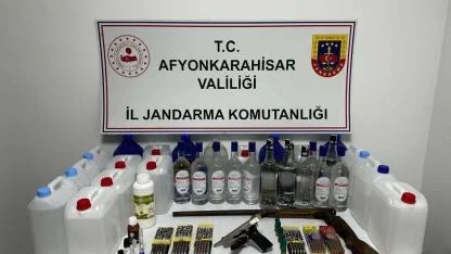 Afyon’da 93 Litre Sahte Alkol ve Ruhsatsız Silahlar Ele Geçirildi