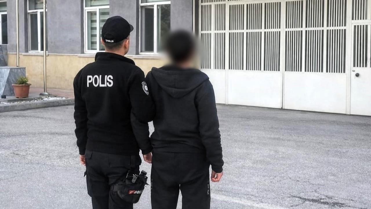Afyon’da Hırsızlık Suçundan Aranan Şahsı Polis Yakaladı