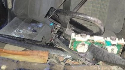 Afyon’da Köprü Bariyeri Ölüm Kapanı Oldu: Otomobil Ok Gibi Saplandı!