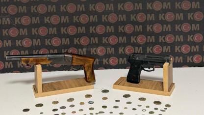 Afyon’da Tarihi Eser Operasyonu: 74 Sikke Ele Geçirildi