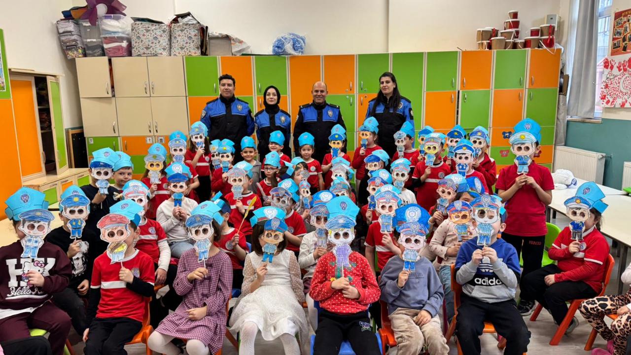 Afyonkarahisar Emniyetinden Öğrencilere Güvenli İnternet Ve Trafik Eğitimi