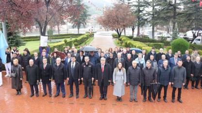 Afyonkarahisar'da 23 Nisan Kutlamaları Çelenk Sunma Töreniyle Başladı