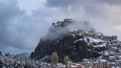 Afyonkarahisar’da Bahar Ortasında Kış Kapıda: Yüksek Kesimlerde Kar Bekleniyor