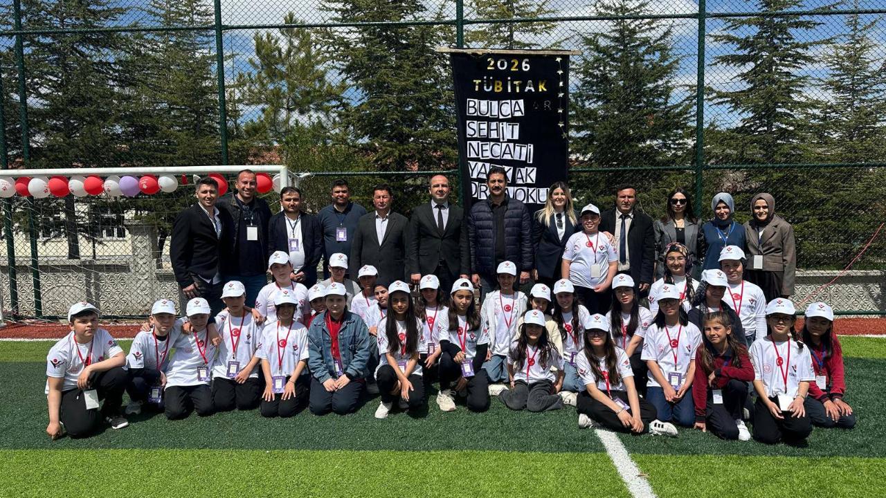 Afyonkarahisar'da Genç Mucitler Sahneye Çıktı: TÜBİTAK 4006 Bilim Fuarları Sürüyor