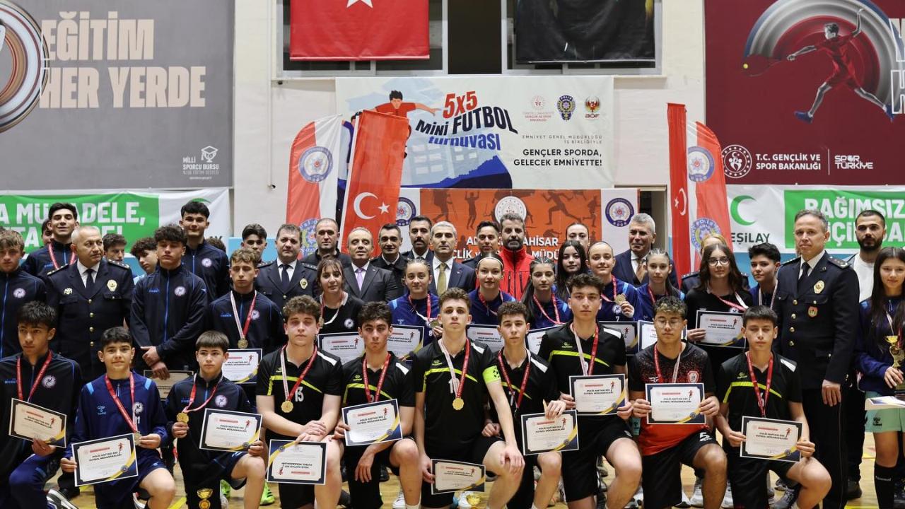 Afyonkarahisar’da “Gençler Sporda Gelecek Emniyette” Turnuvası Sona Erdi