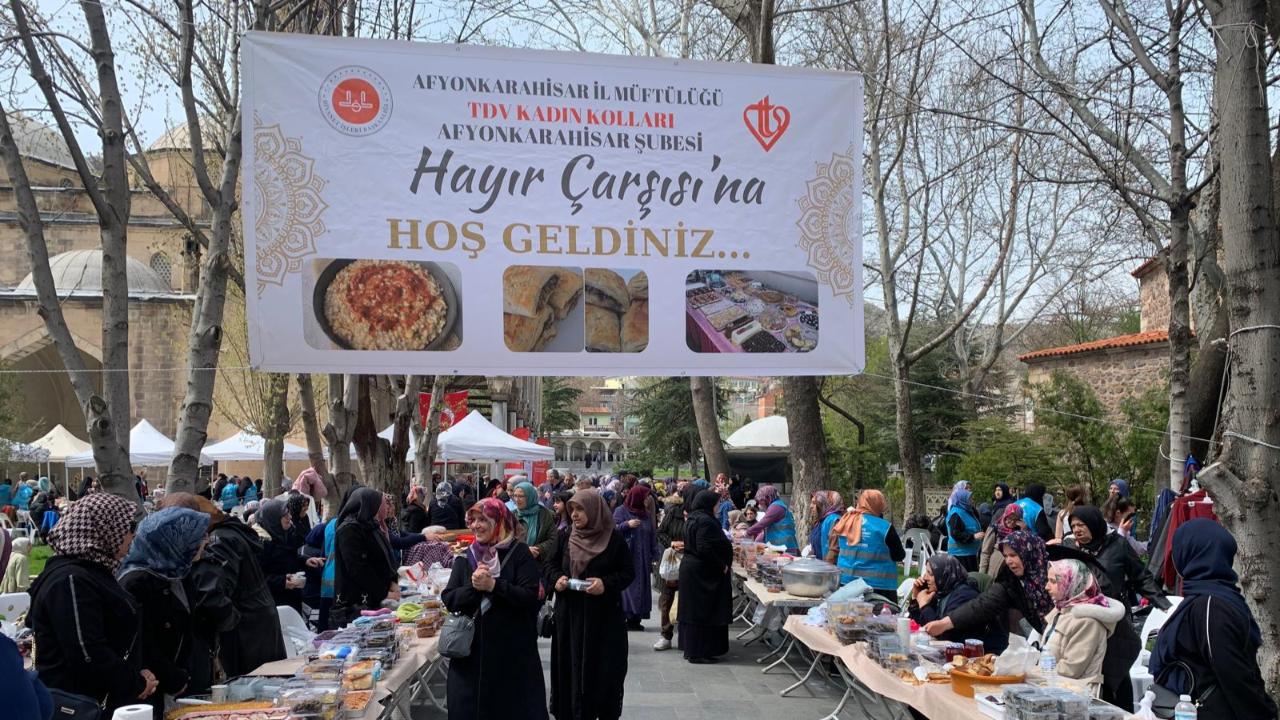 Afyonkarahisar'da “İki İnsan Bir Hayat” Hayır Çarşısı Açıldı
