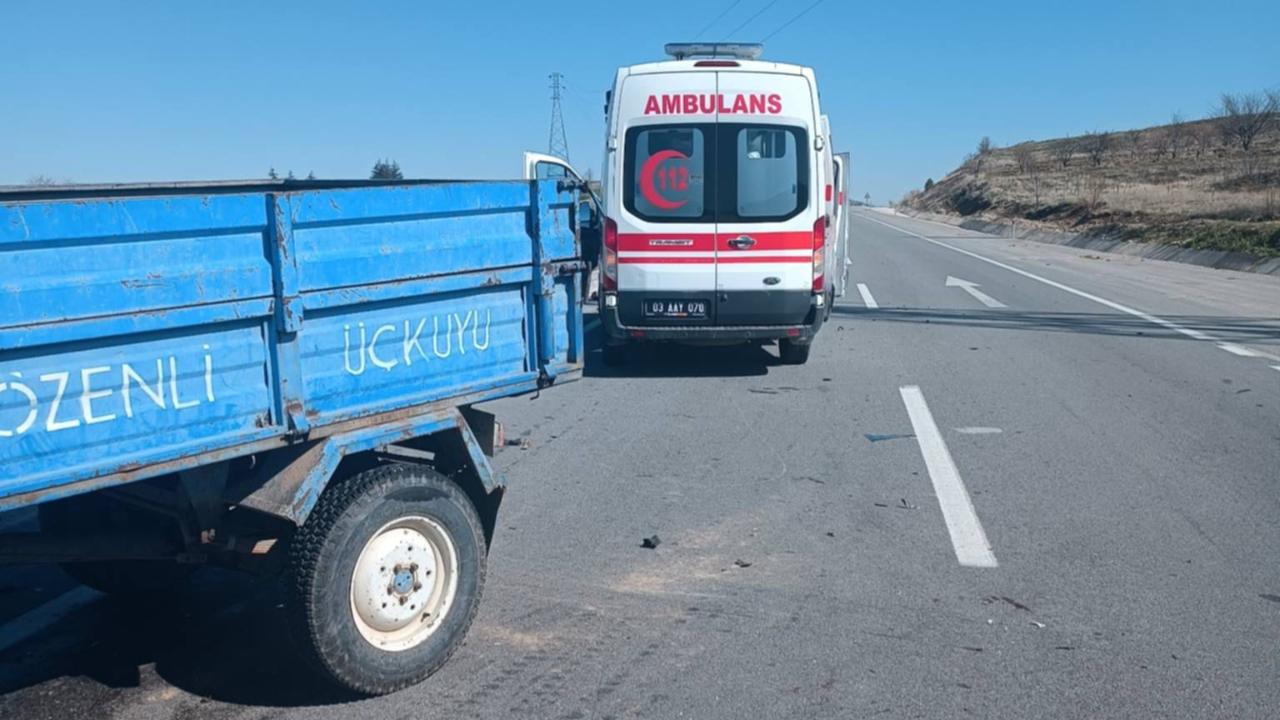 Afyonkarahisar'da Otomobille Patpat Çarpıştı: Yaralılar Var