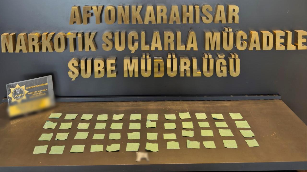 Afyonkarahisar'da Peçeteye Emdirilmiş Uyuşturucu Ele Geçirildi