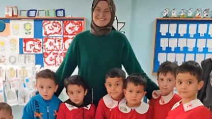 Afyonkarahisar’da Velilerden Tayini Çıkan Öğretmene Sürpriz Uğurlama